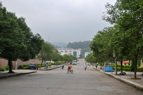 在路口远望拥城